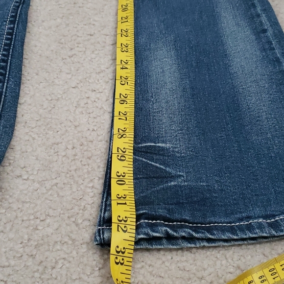 Red Rivet - Picture 9 of 12